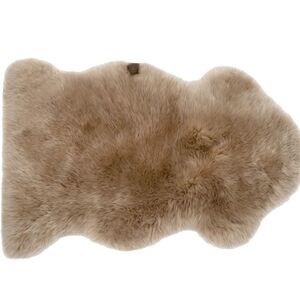 UGG Sheepskin Area Rug 36" L x 24" W x 1" H Sand NWT